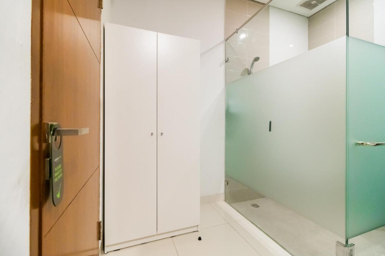 Urbanview Hotel Casa Kota Mangga Besar Джакарта Екстериор снимка