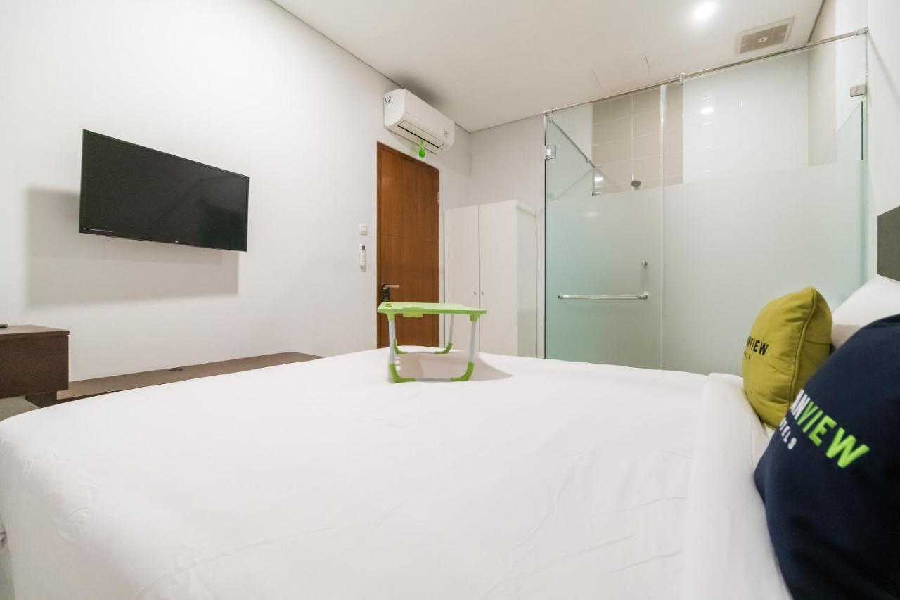 Urbanview Hotel Casa Kota Mangga Besar Джакарта Екстериор снимка