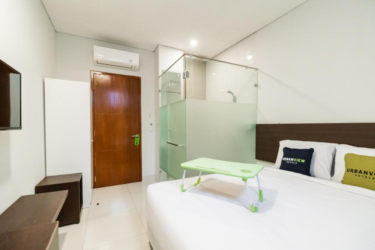 Urbanview Hotel Casa Kota Mangga Besar Джакарта Екстериор снимка