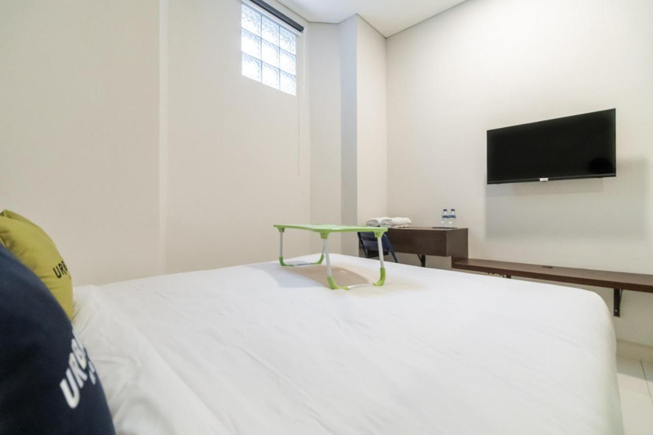 Urbanview Hotel Casa Kota Mangga Besar Джакарта Екстериор снимка