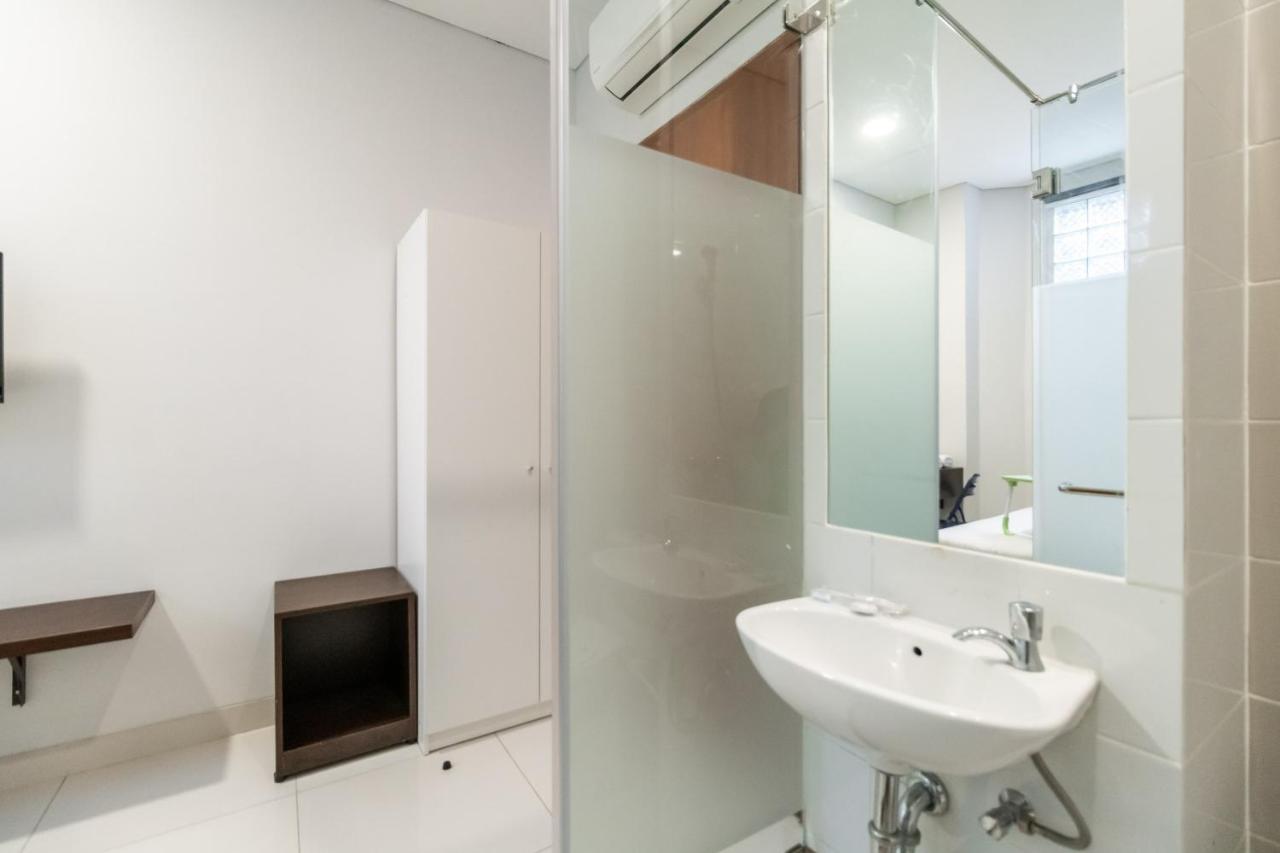 Urbanview Hotel Casa Kota Mangga Besar Джакарта Екстериор снимка