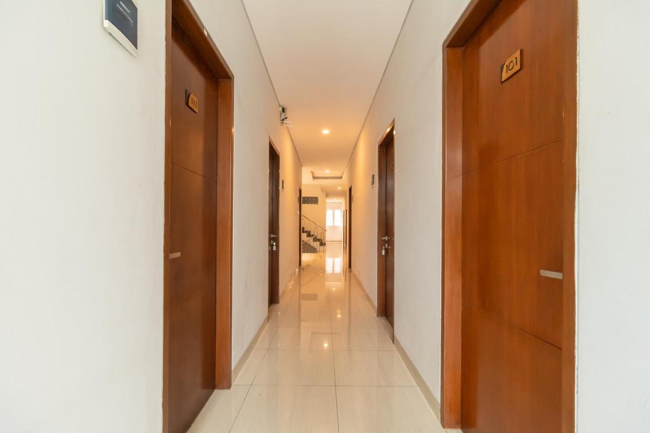 Urbanview Hotel Casa Kota Mangga Besar Джакарта Екстериор снимка