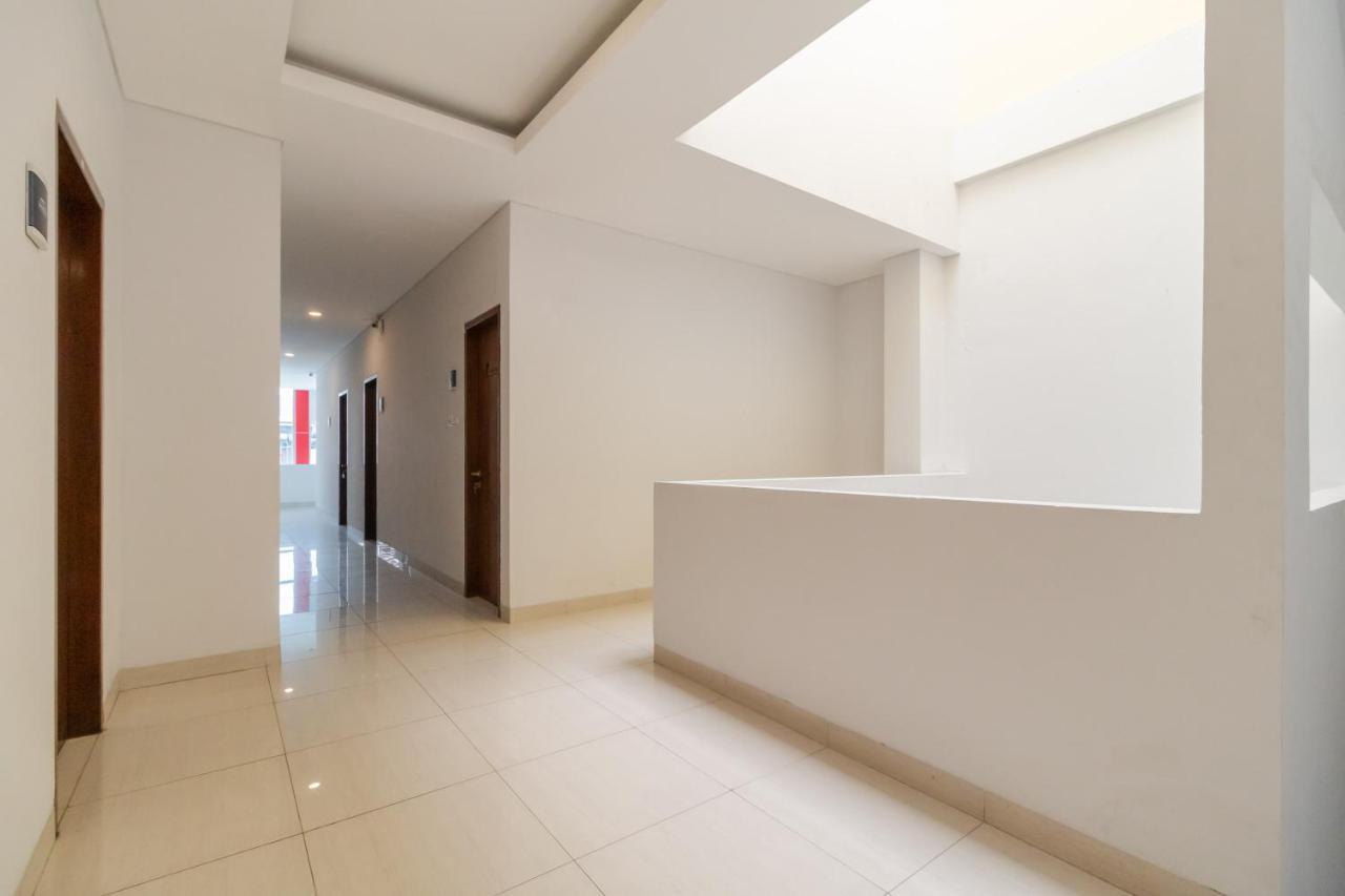 Urbanview Hotel Casa Kota Mangga Besar Джакарта Екстериор снимка