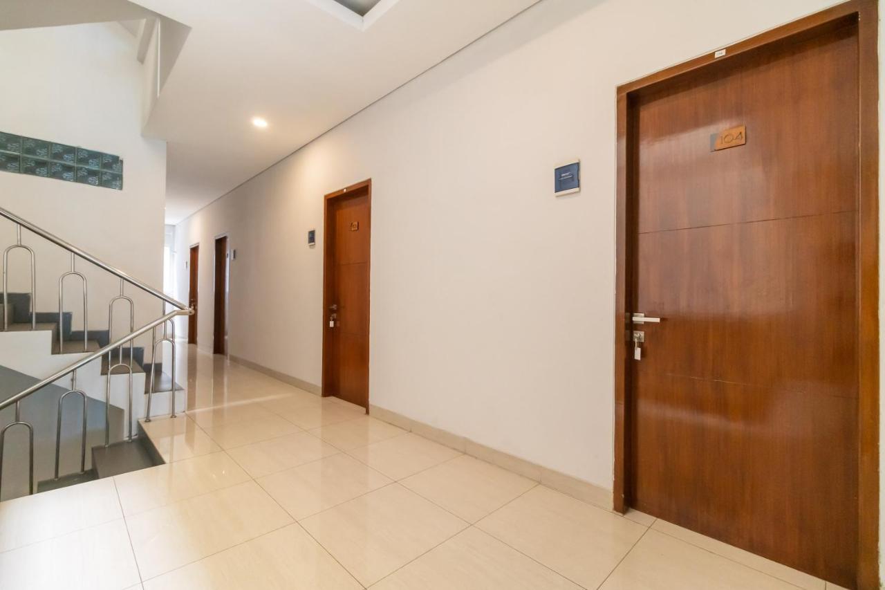 Urbanview Hotel Casa Kota Mangga Besar Джакарта Екстериор снимка
