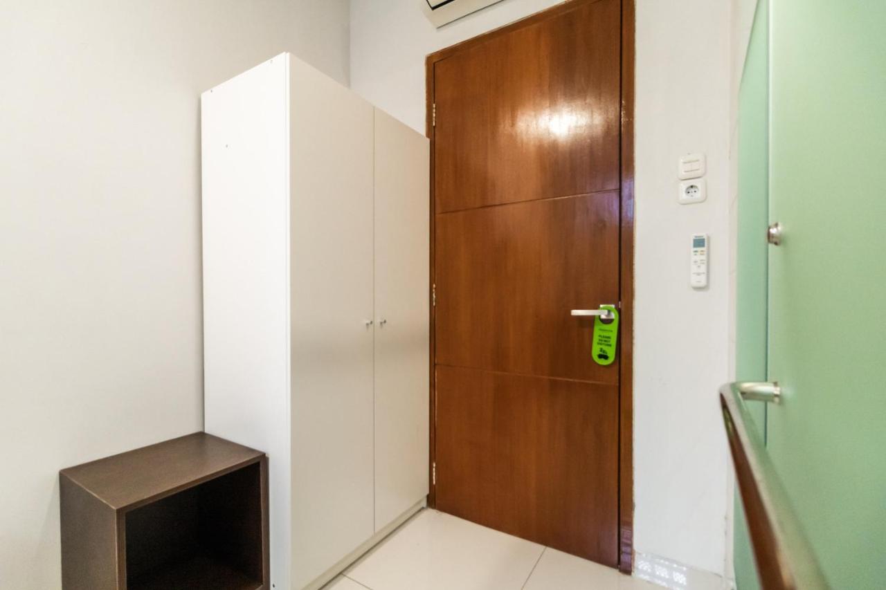 Urbanview Hotel Casa Kota Mangga Besar Джакарта Екстериор снимка