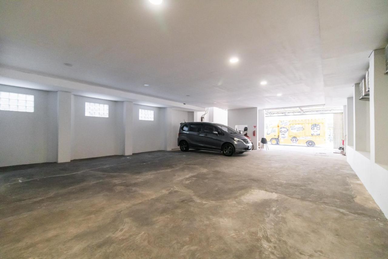 Urbanview Hotel Casa Kota Mangga Besar Джакарта Екстериор снимка