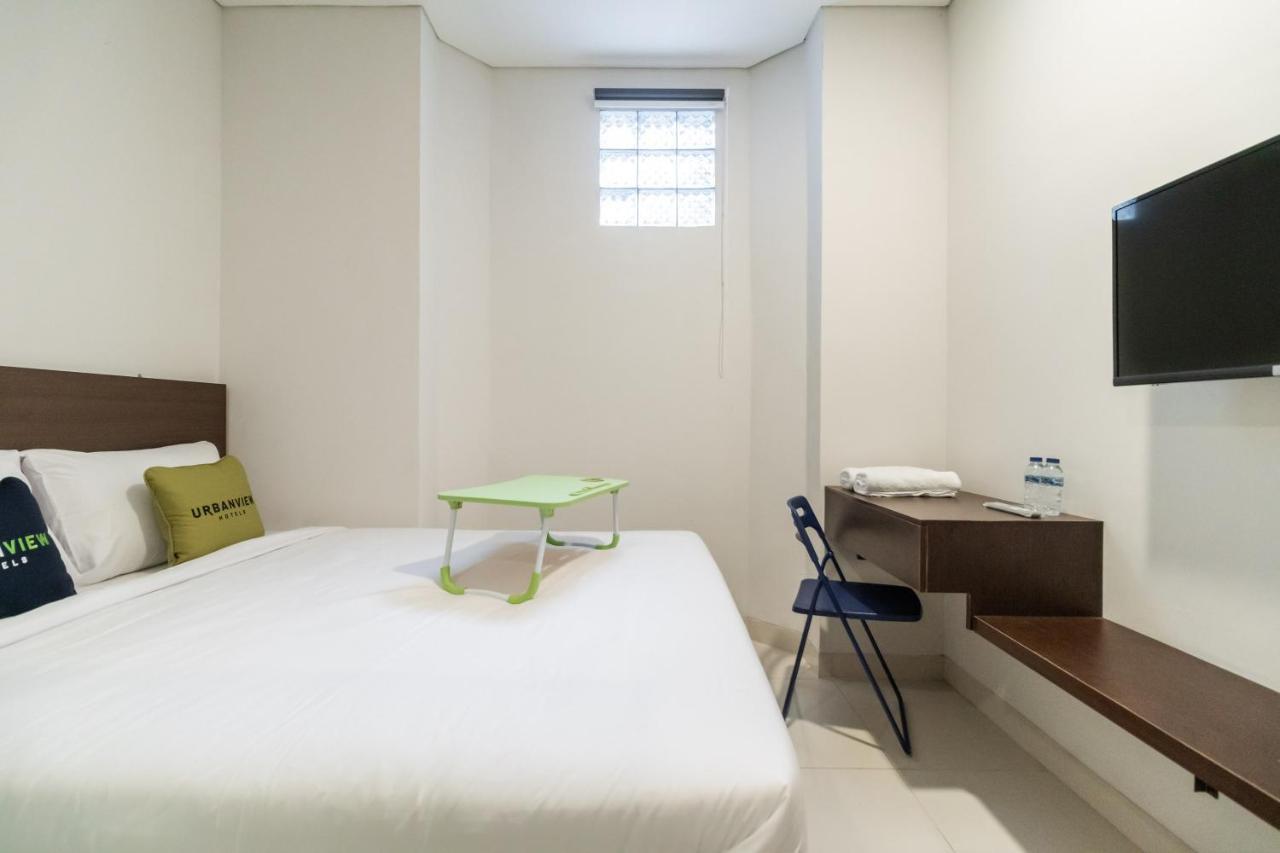Urbanview Hotel Casa Kota Mangga Besar Джакарта Екстериор снимка