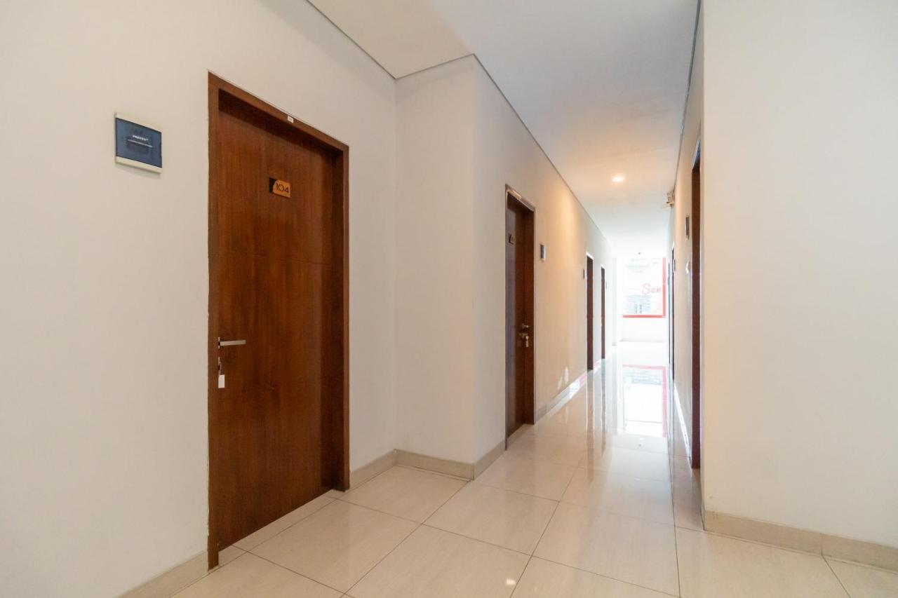 Urbanview Hotel Casa Kota Mangga Besar Джакарта Екстериор снимка