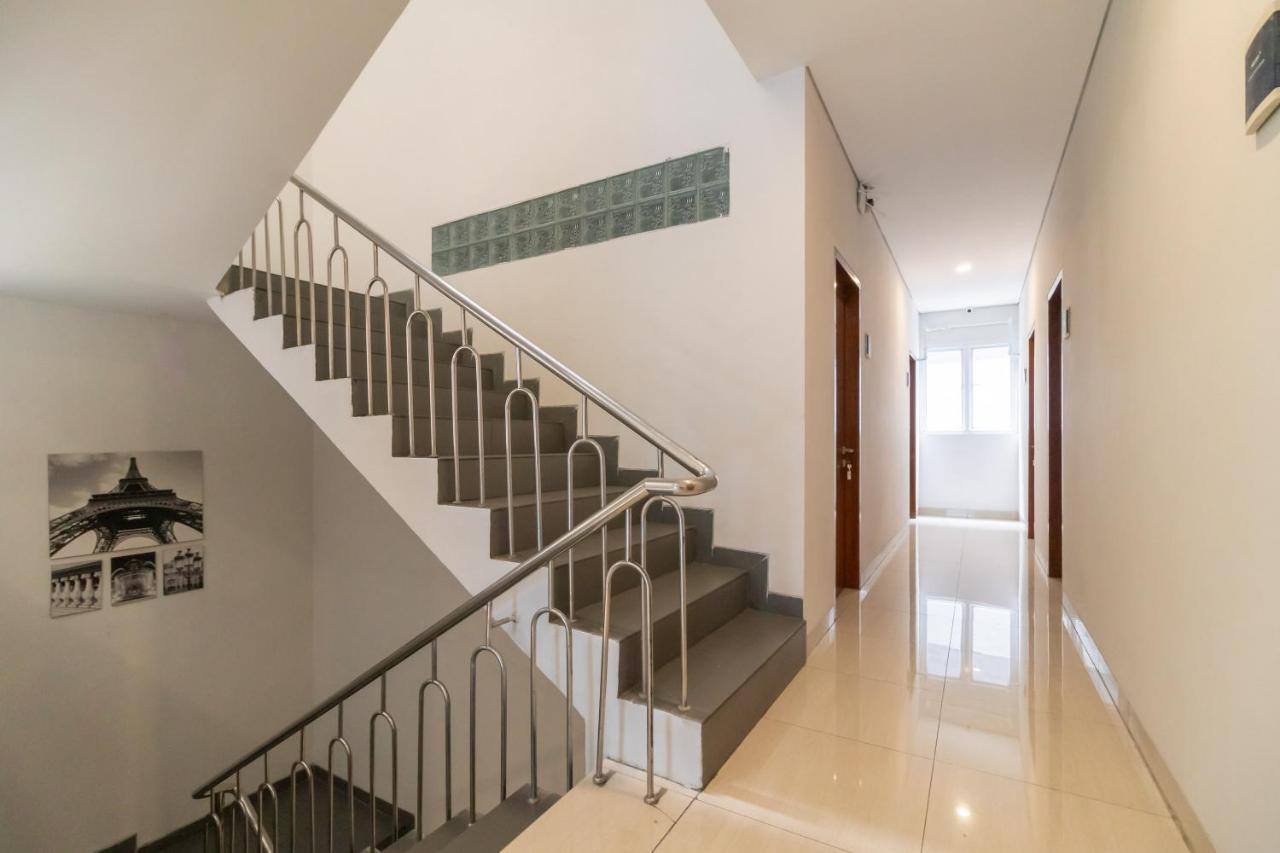 Urbanview Hotel Casa Kota Mangga Besar Джакарта Екстериор снимка